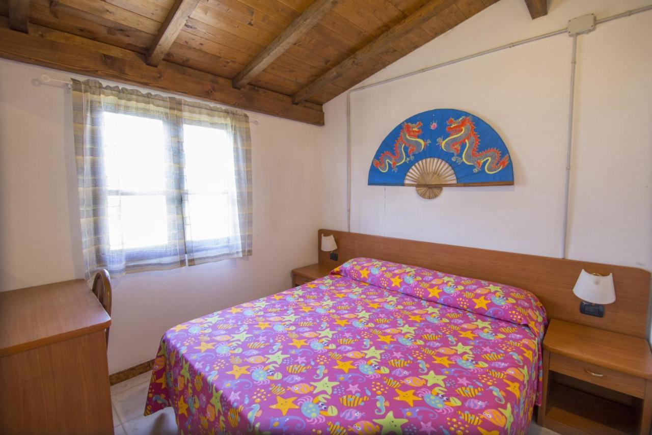 Campeggio Villaggio Sos Flores ตอร์โตลี ภายนอก รูปภาพ