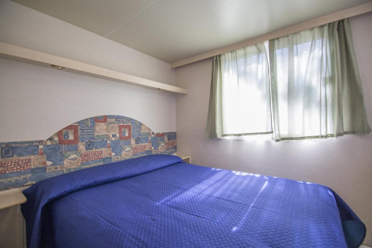 Campeggio Villaggio Sos Flores ตอร์โตลี ภายนอก รูปภาพ