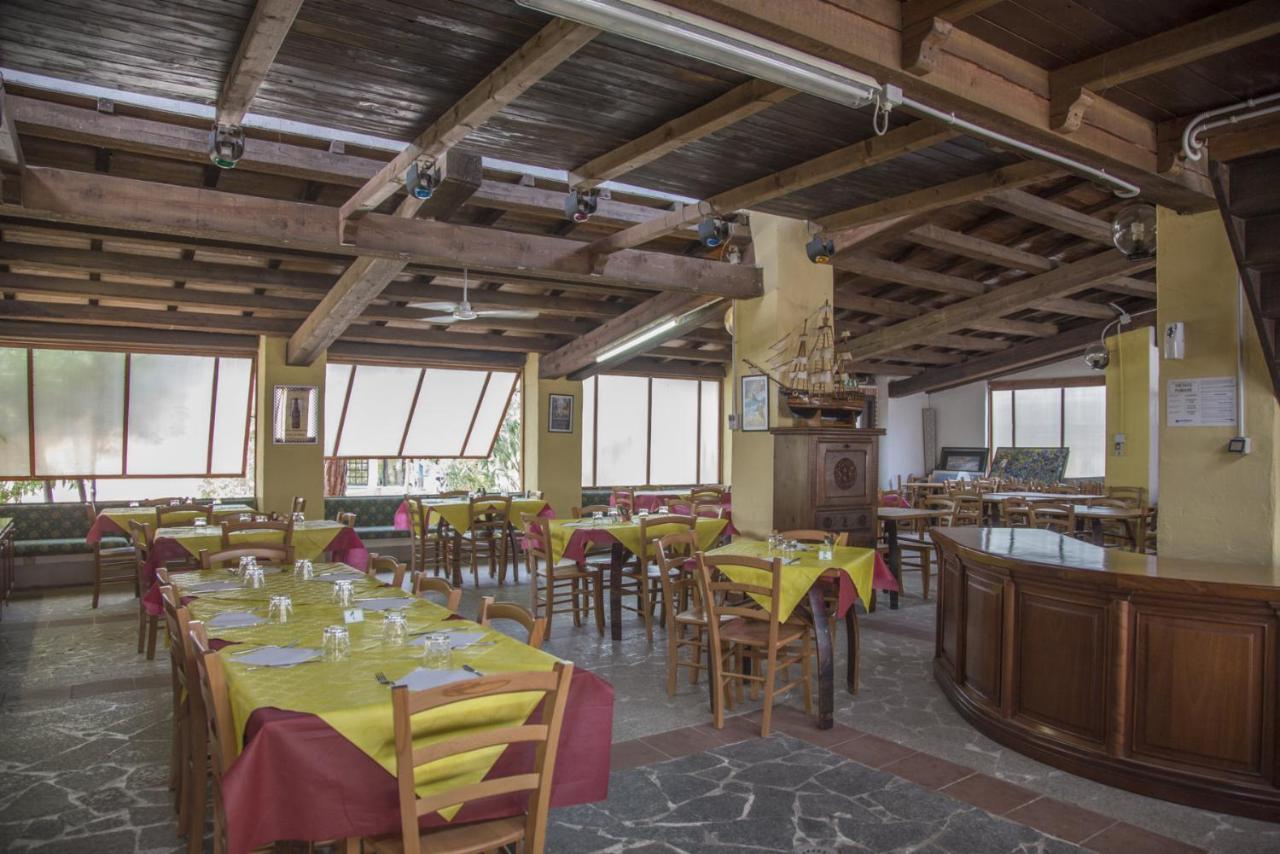 Campeggio Villaggio Sos Flores ตอร์โตลี ภายนอก รูปภาพ